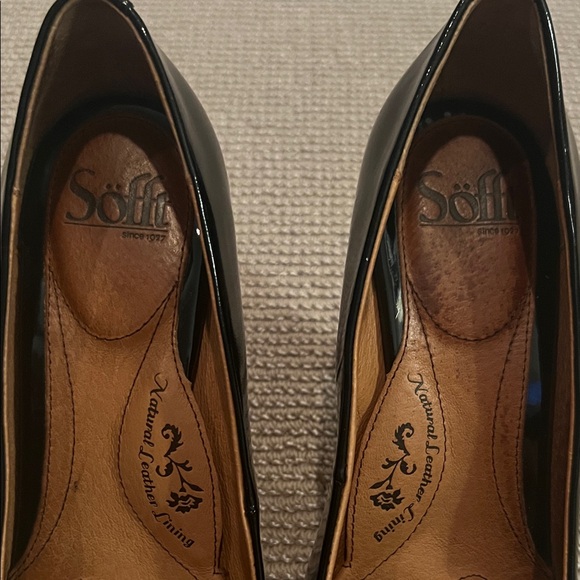 Sofft Women's Black Almond Toe Patent Leather Heels - Picture 2 of 6